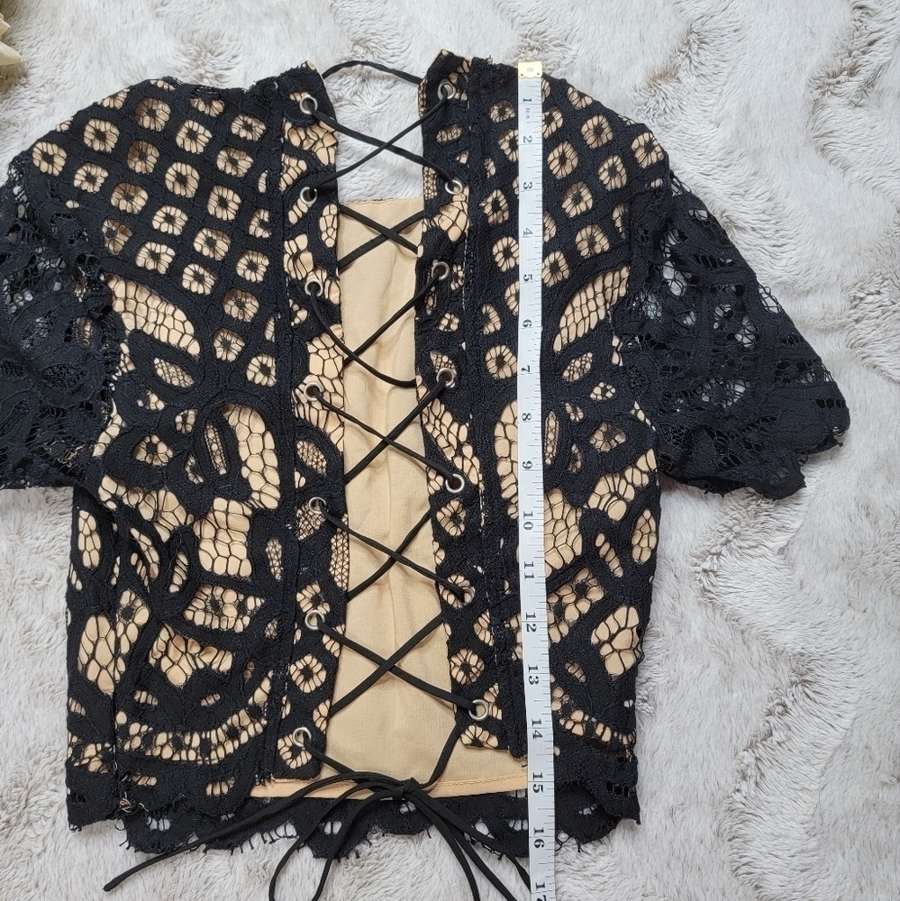 Tobi Black‎ Lace Corset Lace Up Back Short Sleeve Nude Underlay Blouse Size XS - Picture 10 of 11